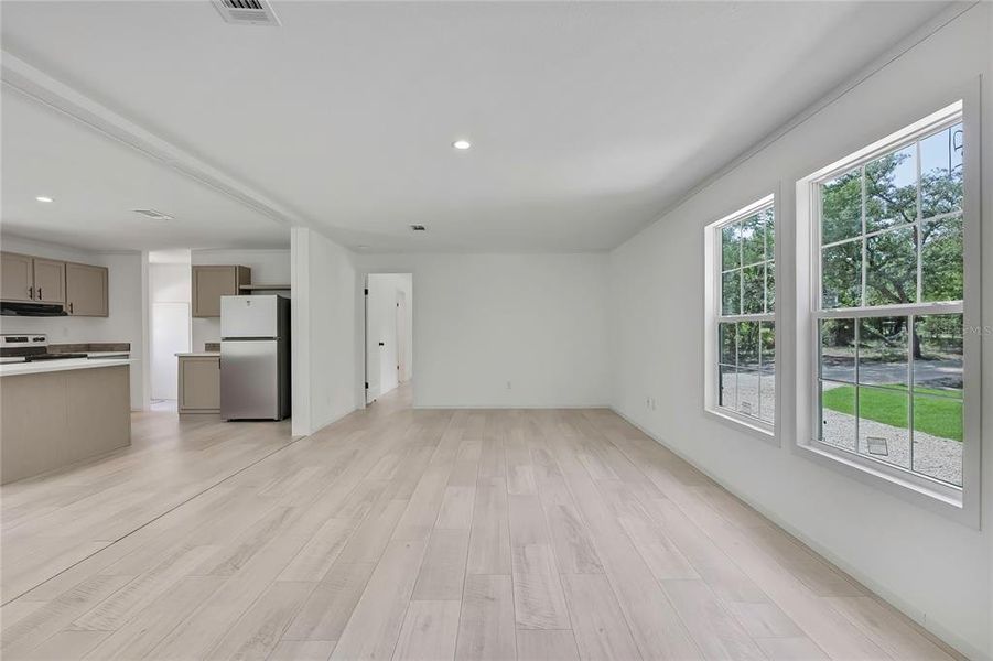 Spacious, unfurnished interior of a new home in , Homosassa (Image 41).