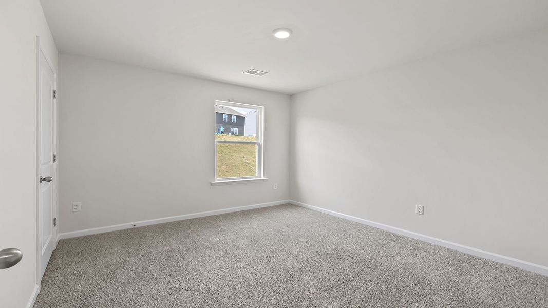 Spacious, unfurnished interior of a new home in Woodglen, Piedmont (Image 25).