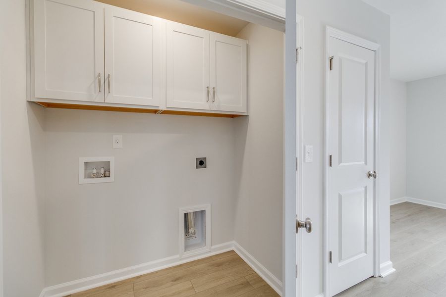 Spacious, unfurnished interior of a new home in Astoria, Columbia (Image 21).