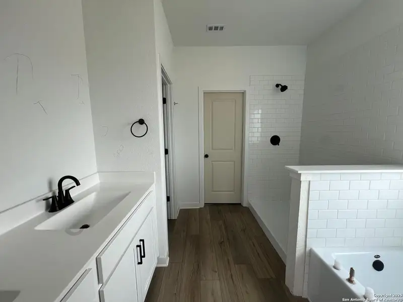 Furnished interior view inside a new home in Nopal Valley, San Antonio (Image 5). Furnished interior view inside a new home in Nopal Valley, San Antonio (Image 5).