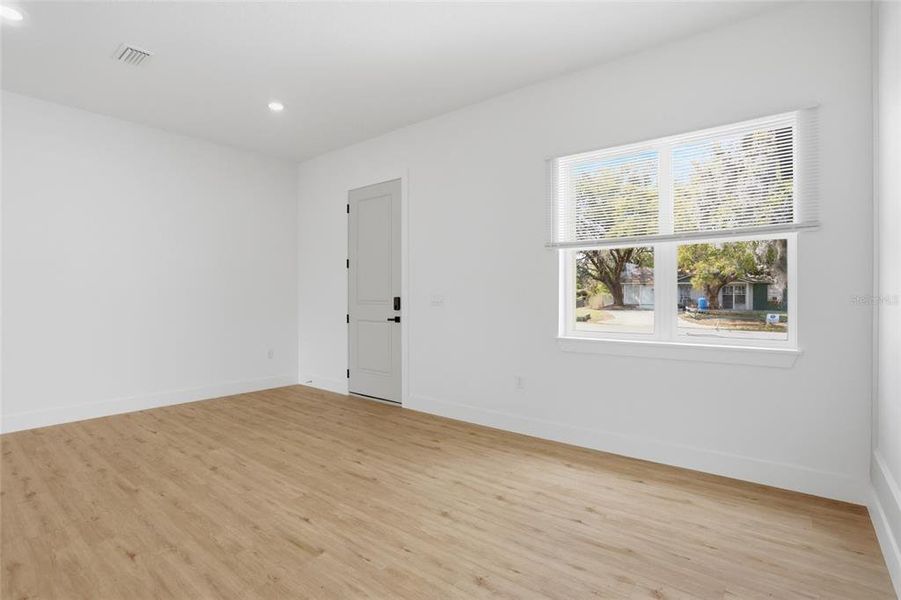 Spacious, unfurnished interior of a new home in , Orlando (Image 19).