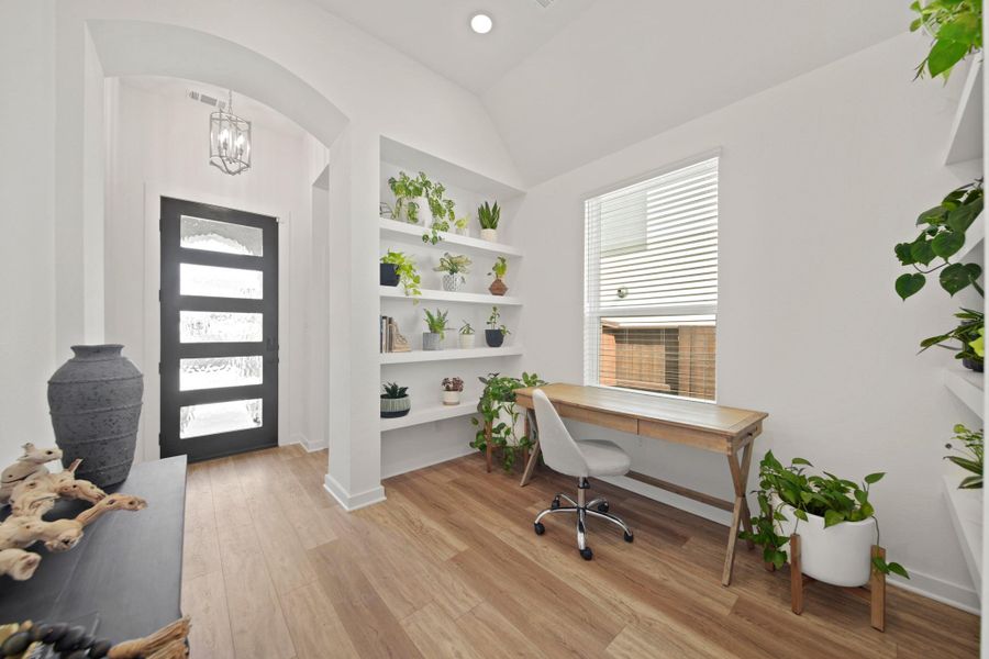 Furnished interior view inside a new home in , Rosharon (Image 35).