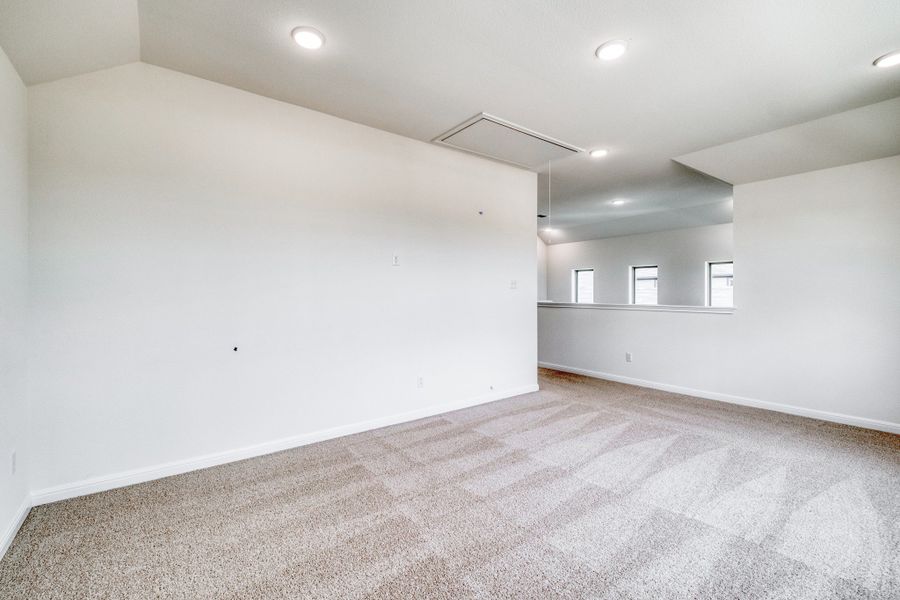 Spacious, unfurnished interior of a new home in Trinity Ranch, Elgin (Image 27).