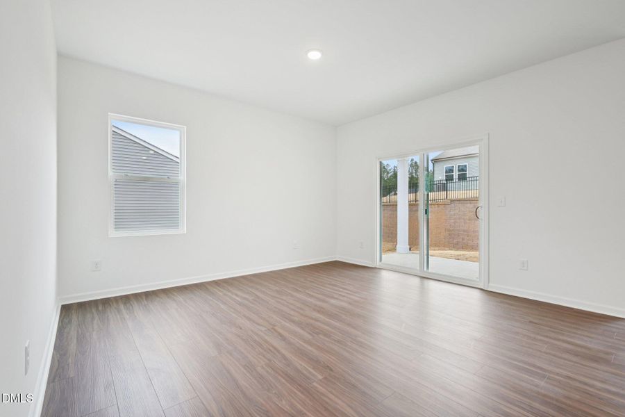 7-web-or-mls-Salers Loop-S0601-007 7-web-or-mls-Salers Loop-S0601-007