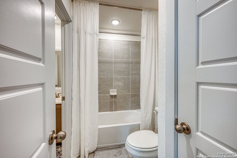 Furnished interior view inside a new home in Hunters Ranch, San Antonio (Image 13). Furnished interior view inside a new home in Hunters Ranch, San Antonio (Image 13).