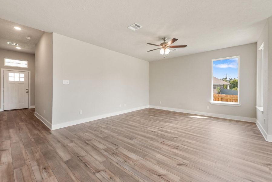 Spacious, unfurnished interior of a new home in , Brenham (Image 17).