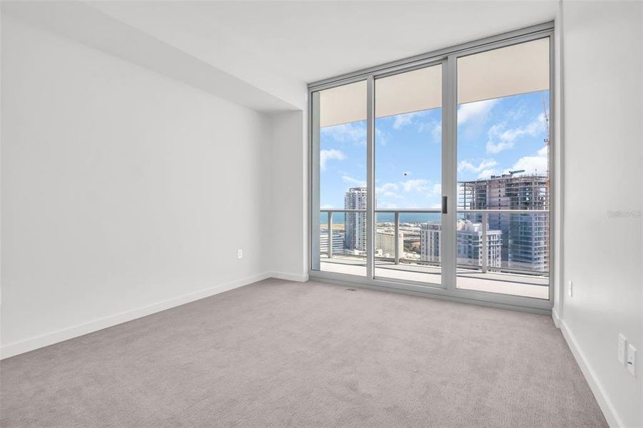 Spacious, unfurnished interior of a new home in , St. Petersburg (Image 55).