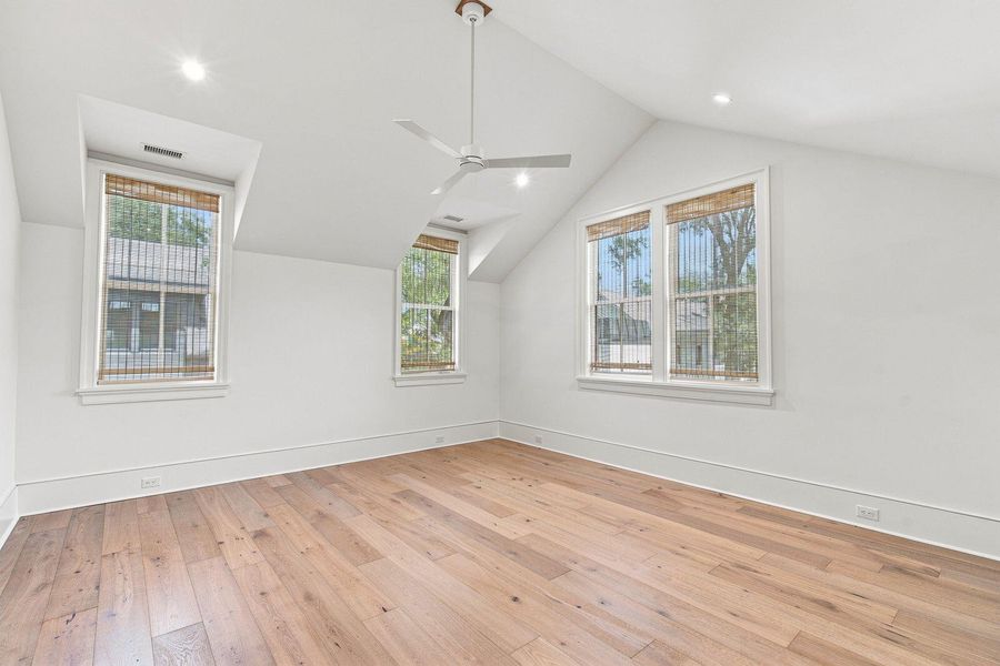 Spacious, unfurnished interior of a new home in , Mount Pleasant (Image 28).