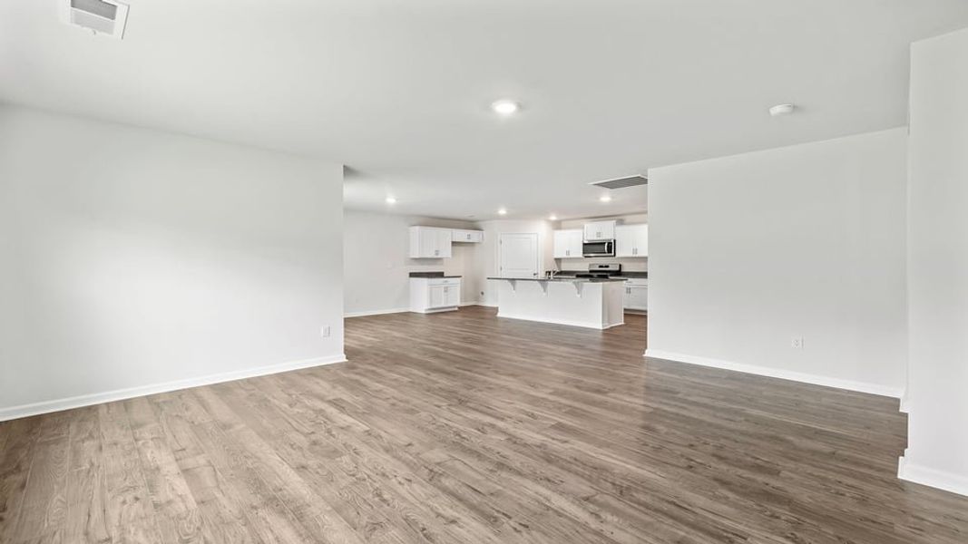Spacious, unfurnished interior of a new home in Hunters Ridge, Woodruff (Image 26).