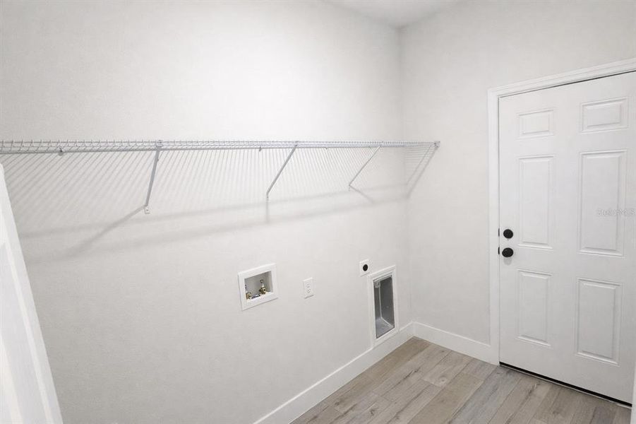 Spacious, unfurnished interior of a new home in , Citrus Springs (Image 15).