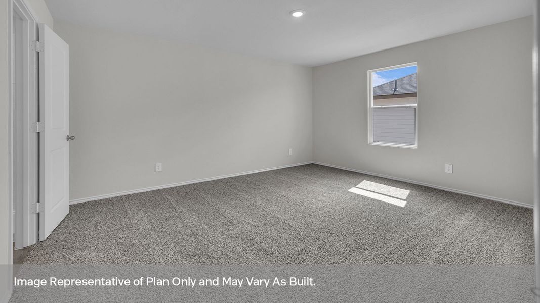 Spacious, unfurnished interior of a new home in Ladera, Luling (Image 27).