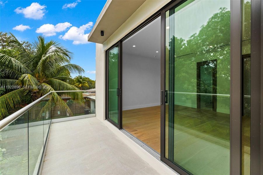Exterior details and patio area of a home in , Miami (Image 44).