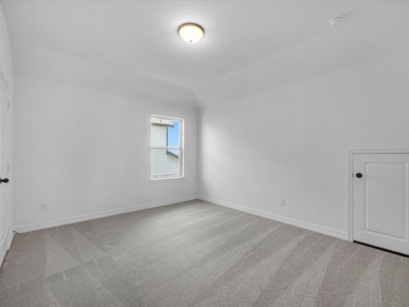 Spacious, unfurnished interior of a new home in Sunterra, Katy (Image 18).