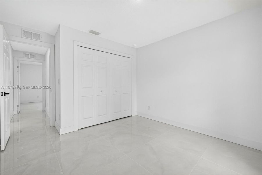 Spacious, unfurnished interior of a new home in , Lehigh Acres (Image 23).