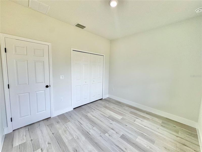 Spacious, unfurnished interior of a new home in , Sebring (Image 41).
