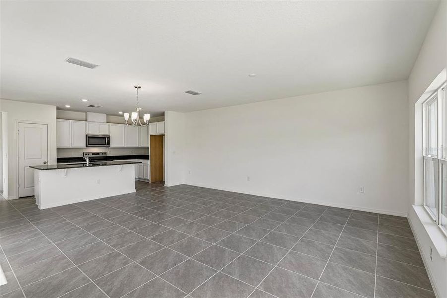 Spacious, unfurnished interior of a new home in , Lake Wales (Image 12).
