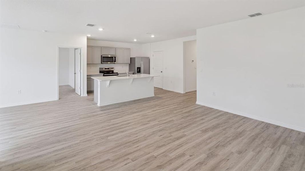 Spacious, unfurnished interior of a new home in , Lakeland (Image 9).