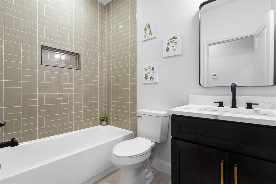 Full bath with vanity and shower / washtub combination Full bath with vanity and shower / washtub combination