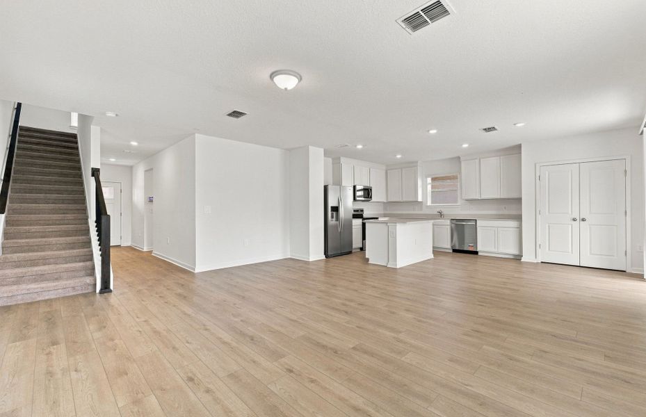 Spacious, unfurnished interior of a new home in Silverlake, Lake Alfred (Image 20).