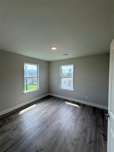 Spacious, unfurnished interior of a new home in , Baytown (Image 16).