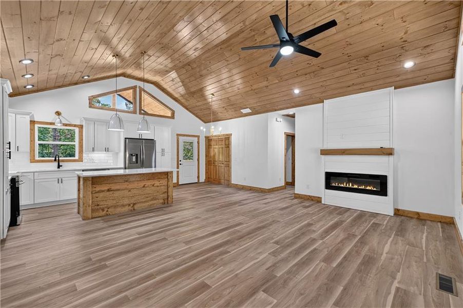 Spacious, unfurnished interior of a new home in , Ellijay (Image 21).