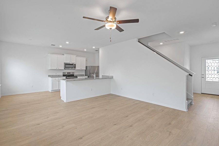 Spacious, unfurnished interior of a new home in , Elgin (Image 4).