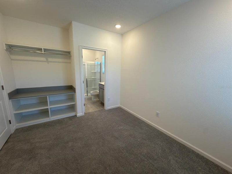 Spacious, unfurnished interior of a new home in , Orlando (Image 24).