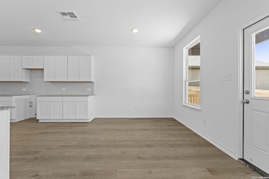 Spacious, unfurnished interior of a new home in Corley Farms, Boerne (Image 10).