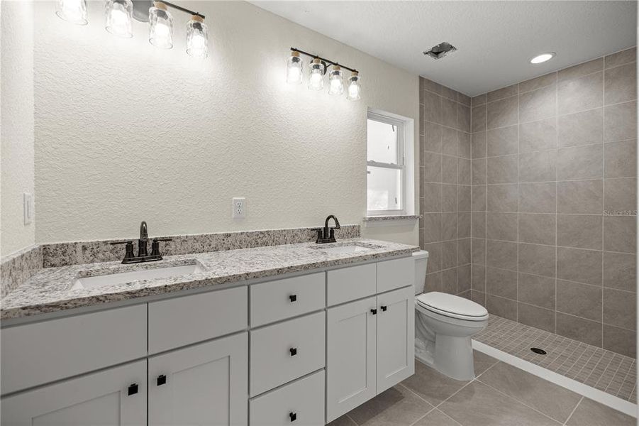 Furnished interior view inside a new home in , Ocklawaha (Image 8).