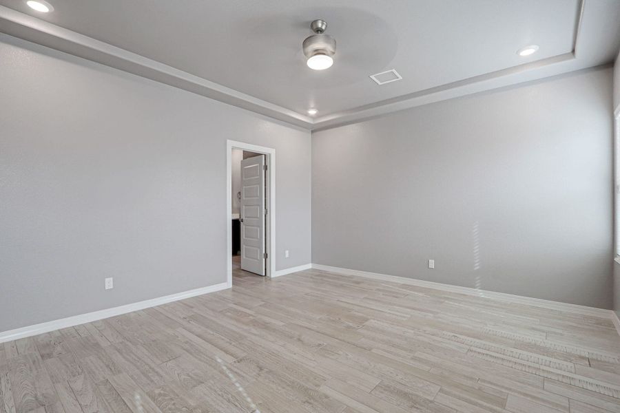 Spacious, unfurnished interior of a new home in Emerald Estates, Horizon City (Image 17).