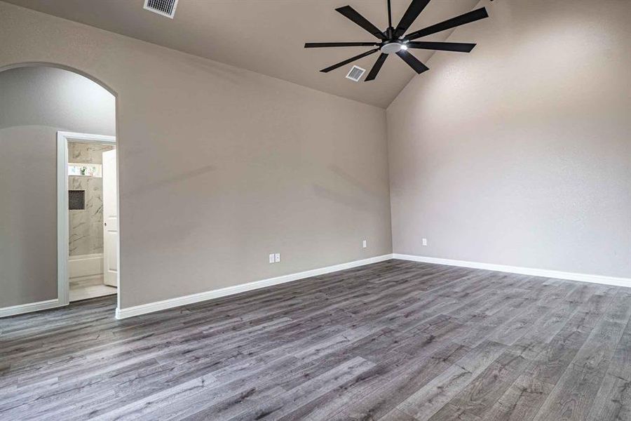 Spacious, unfurnished interior of a new home in , Granbury (Image 23). Spacious, unfurnished interior of a new home in , Granbury (Image 23).