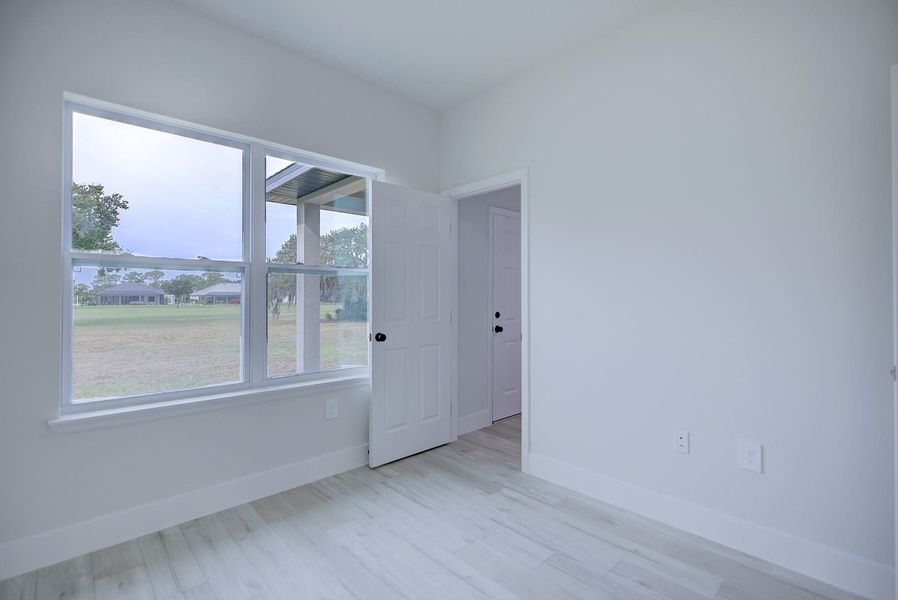 Spacious, unfurnished interior of a new home in , Sebring (Image 20).