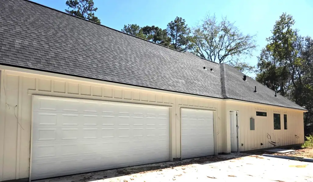 Oversized 3 car garage Oversized 3 car garage