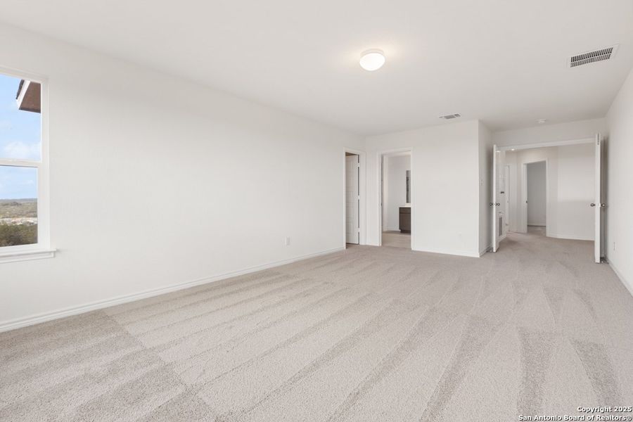 Spacious, unfurnished interior of a new home in , San Antonio (Image 8).