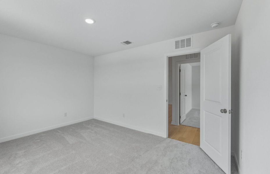 Spacious, unfurnished interior of a new home in Larson Crossing, Elgin (Image 39).
