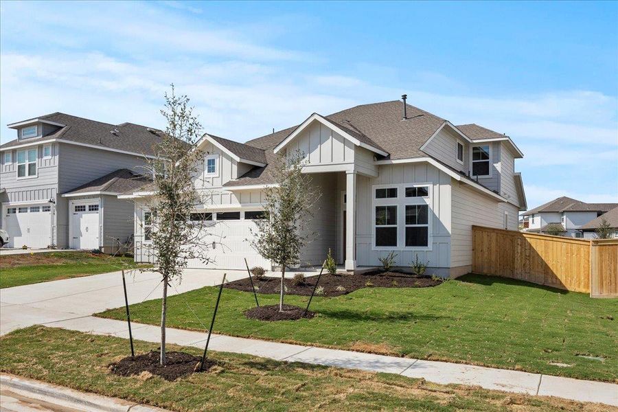 MOVE IN READY - LARGE LOT - OVERSIZED GARAGE