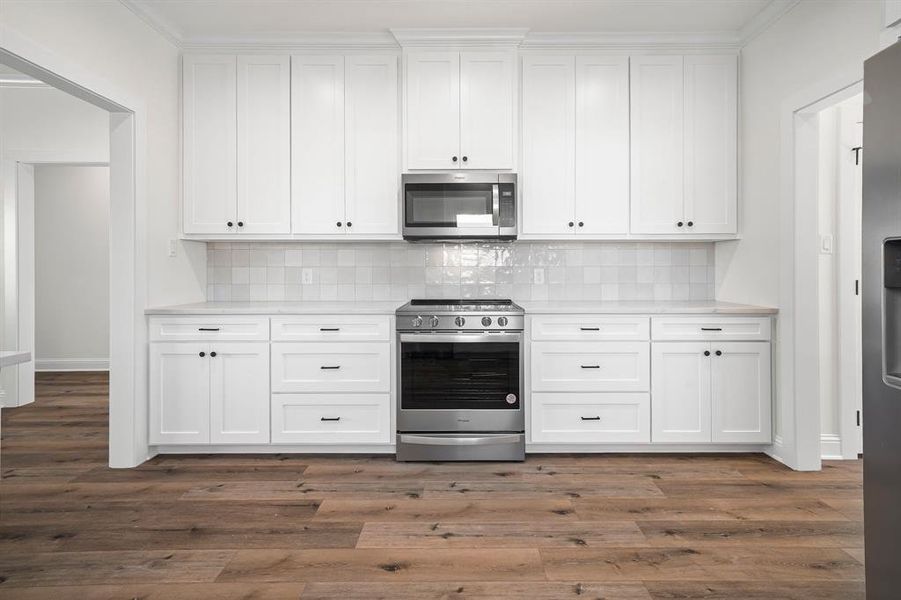 amazing kitchen with lots of workspace amazing kitchen with lots of workspace