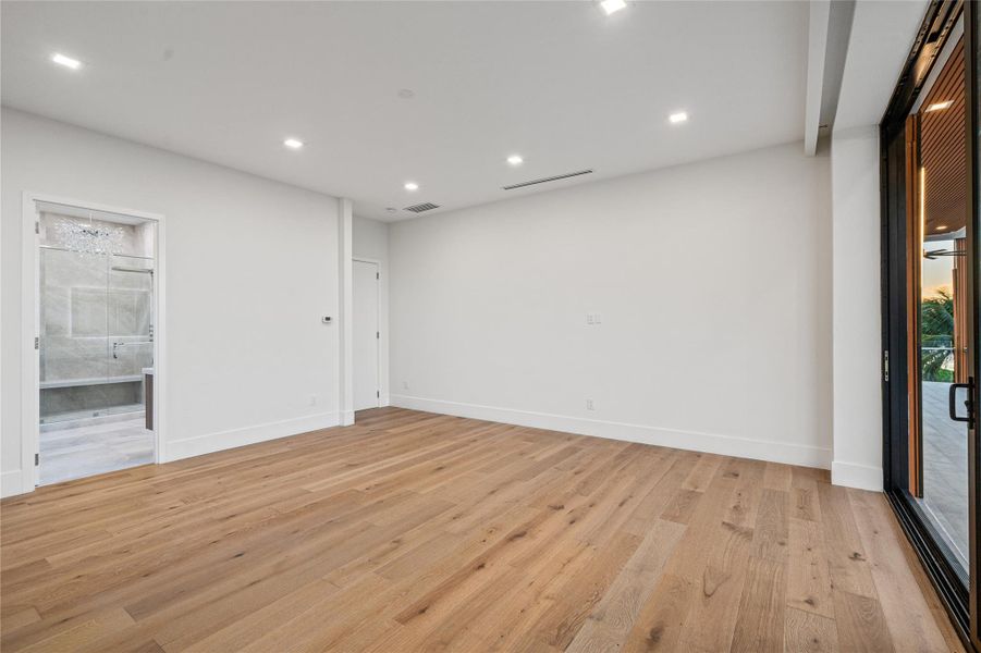 Spacious, unfurnished interior of a new home in , Pompano Beach (Image 23).