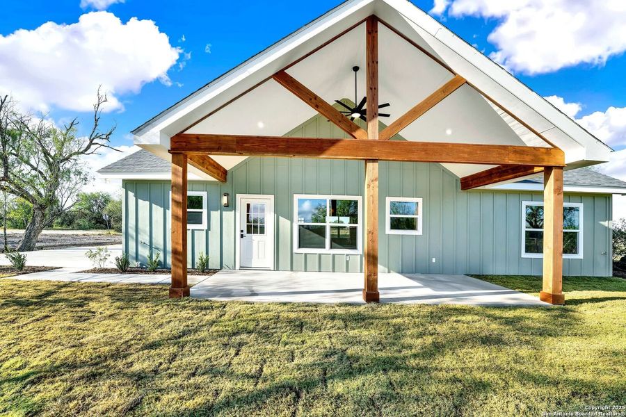 Exterior details and patio area of a home in , Hondo (Image 22).