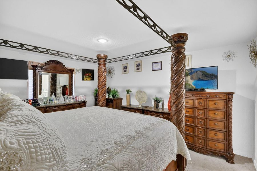 Furnished interior view inside a new home in , Fort Pierce (Image 33).