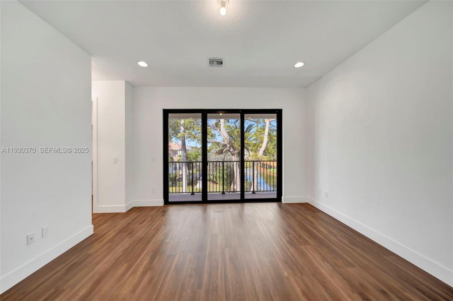 Spacious, unfurnished interior of a new home in Marina Landings, Fort Lauderdale (Image 23).