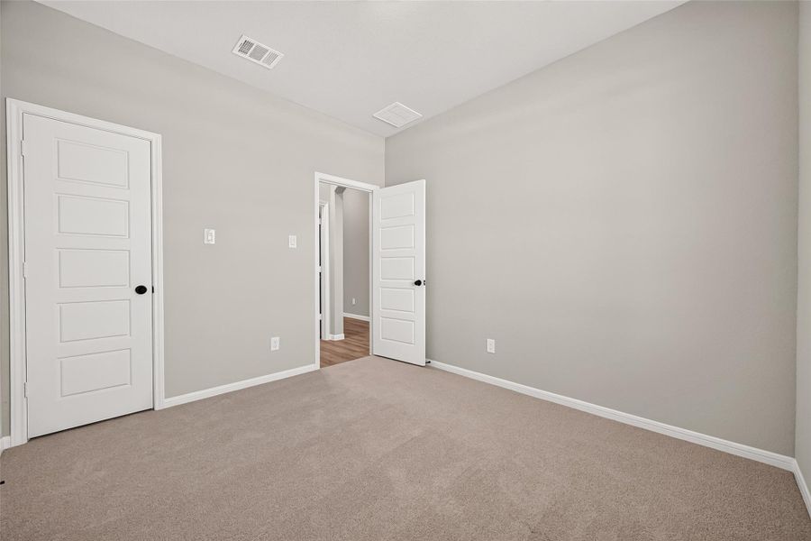 Spacious, unfurnished interior of a new home in , Angleton (Image 43).