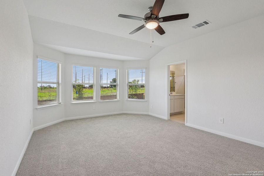 Spacious, unfurnished interior of a new home in Catalina, Converse (Image 26).