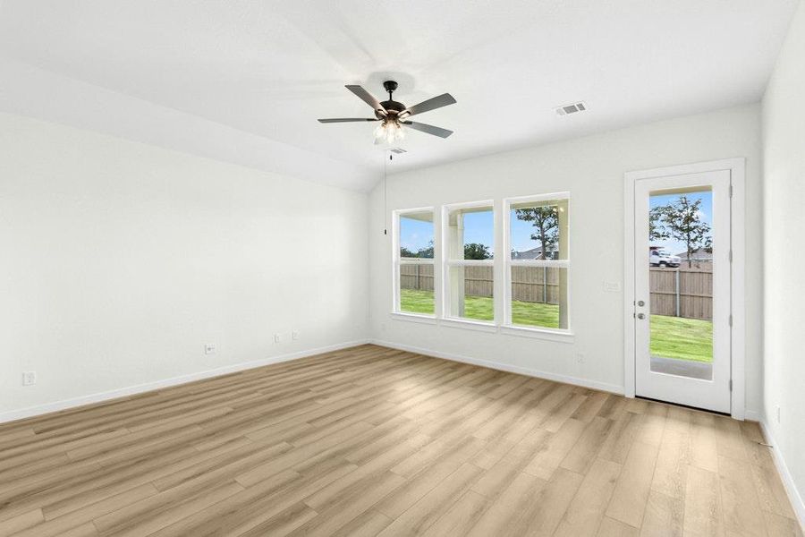 Spacious, unfurnished interior of a new home in The Colony, Bastrop (Image 15).
