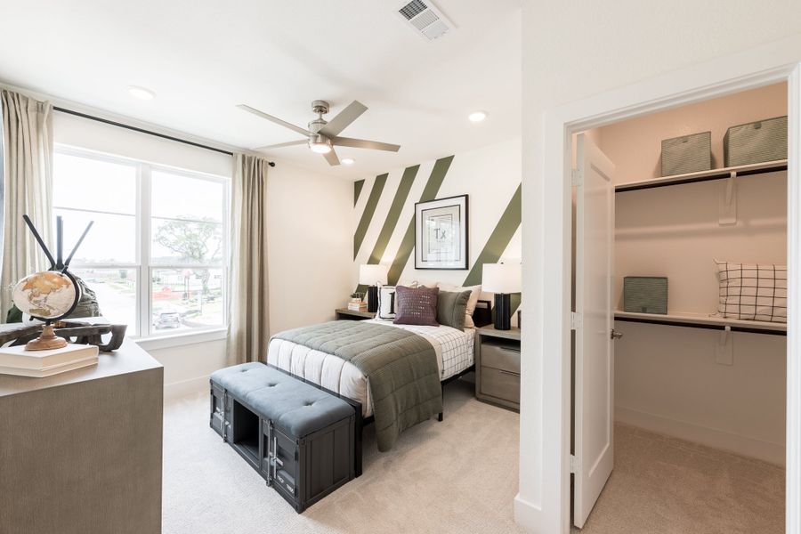 Representative furnished interior of a home built from the Fulbright by Tri Pointe Homes in Sienna 60’, Missouri City (Image 42).