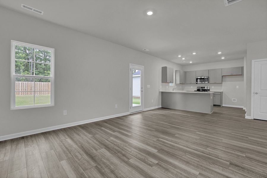 Spacious, unfurnished interior of a new home in River Tide Farms, Bolivia (Image 16).