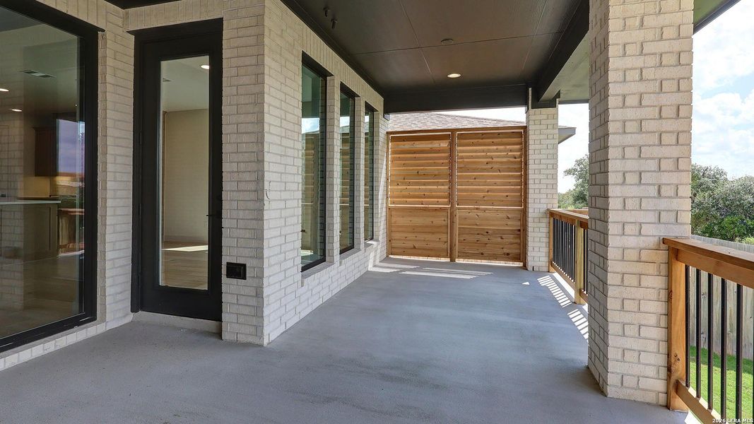 Exterior details and patio area of a home in Ladera, San Antonio (Image 4).
