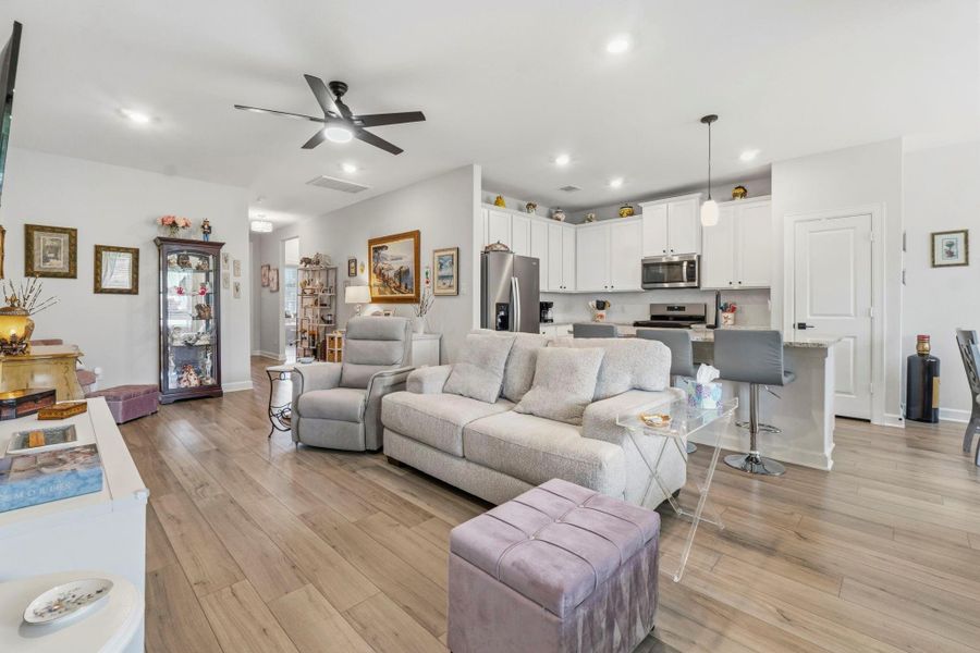 Furnished interior view inside a new home in Wedgewood Forest, Conroe (Image 11).
