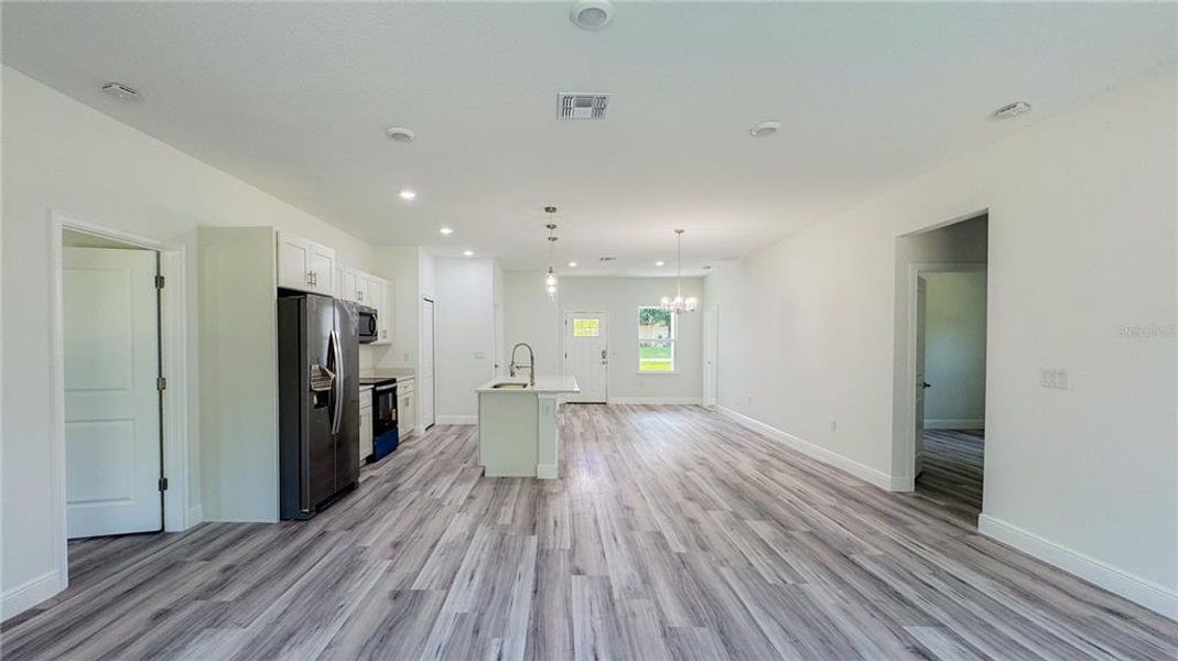 Spacious, unfurnished interior of a new home in , Ocala (Image 21).