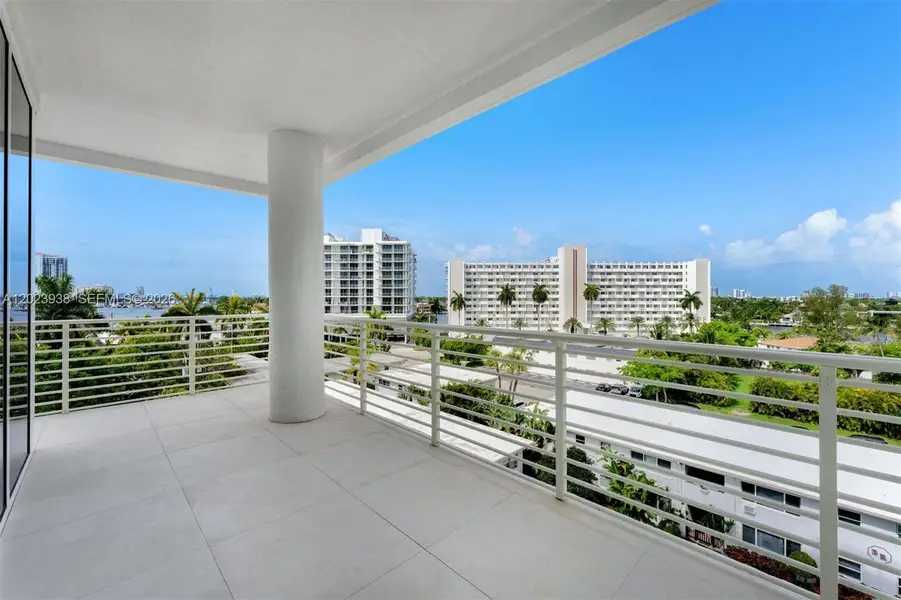 Condo located in Fort Lauderdale, FL showcasing its design and architecture (Image 4). Condo located in Fort Lauderdale, FL showcasing its design and architecture (Image 4).